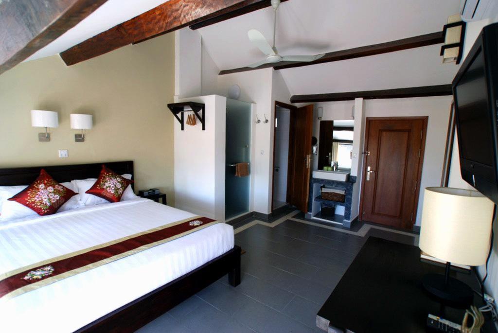 The Columns Hotel Kampot Kültér fotó