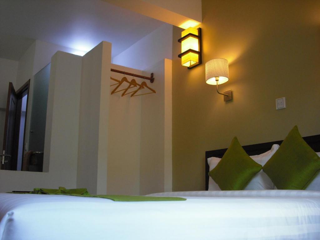 The Columns Hotel Kampot Szoba fotó