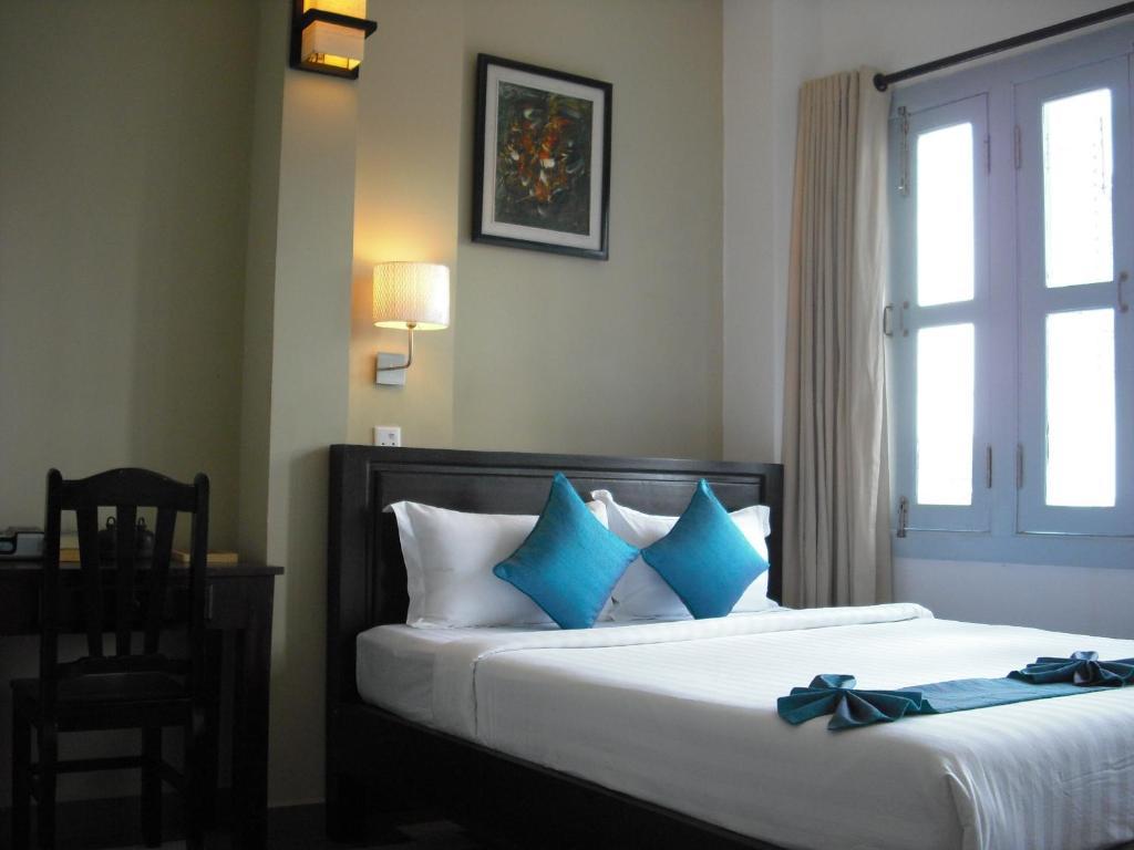 The Columns Hotel Kampot Szoba fotó